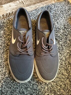 Nike Stefan Janoski Men’s Canvas Skate Shoes - Charcoal with White Swoosh, 8.5